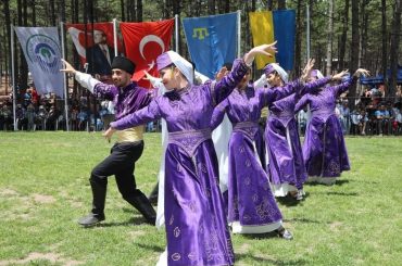 Eskişehir Kırım Derneği’nden Geleneksel Tepreş: Kocakır Mesire Alanı’nda Kültür ve Eğlence Dolu Bir Gün